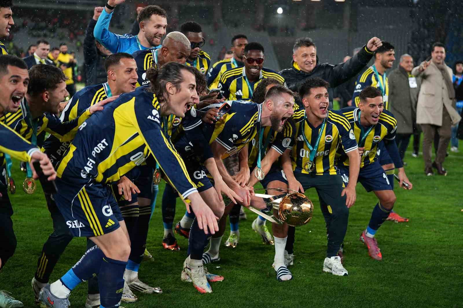 fenerbahce kupayi kaldirdi 52 9ZWaPdrs