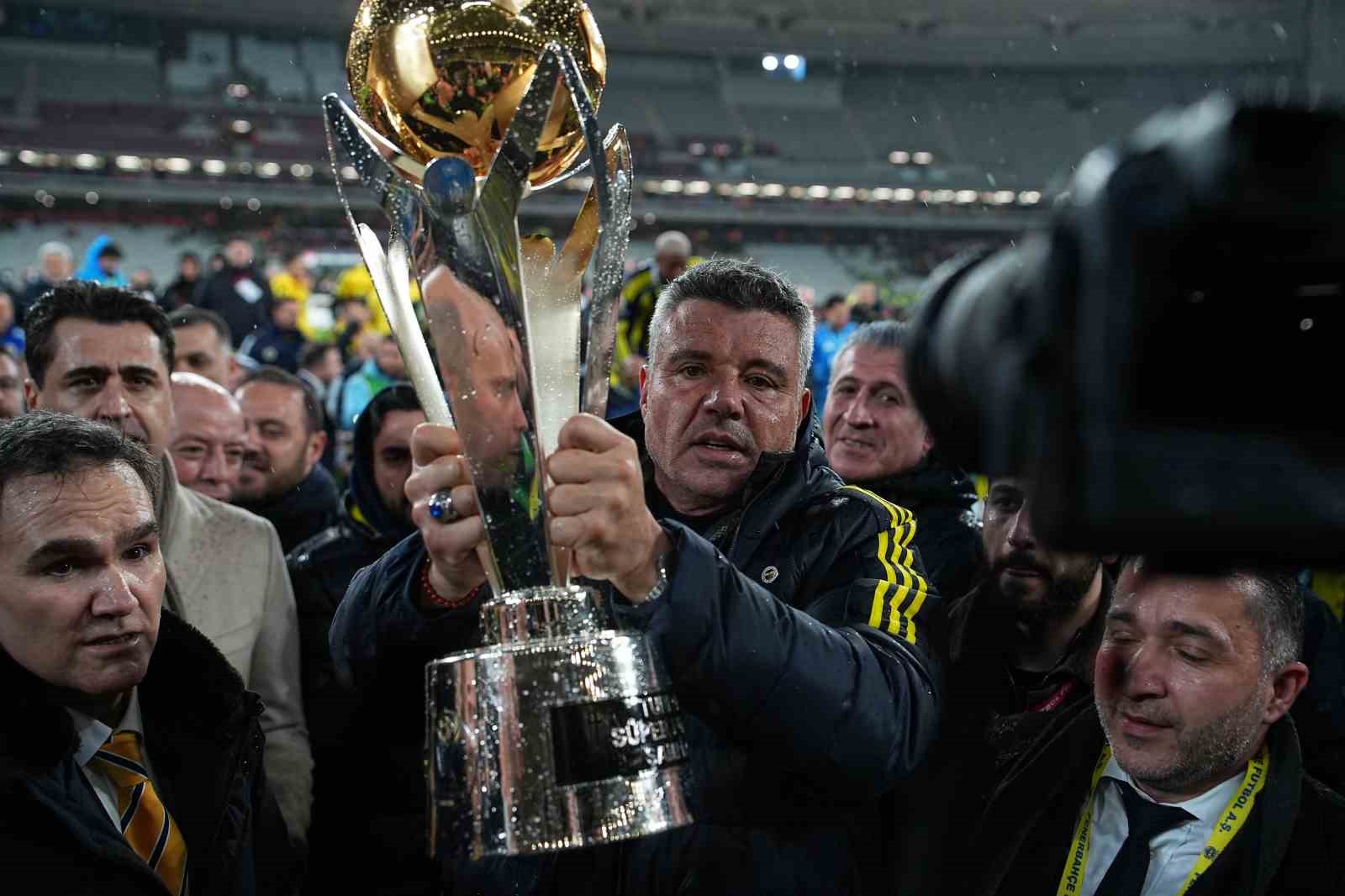 fenerbahce kupayi kaldirdi 61 TJ3iNVrh