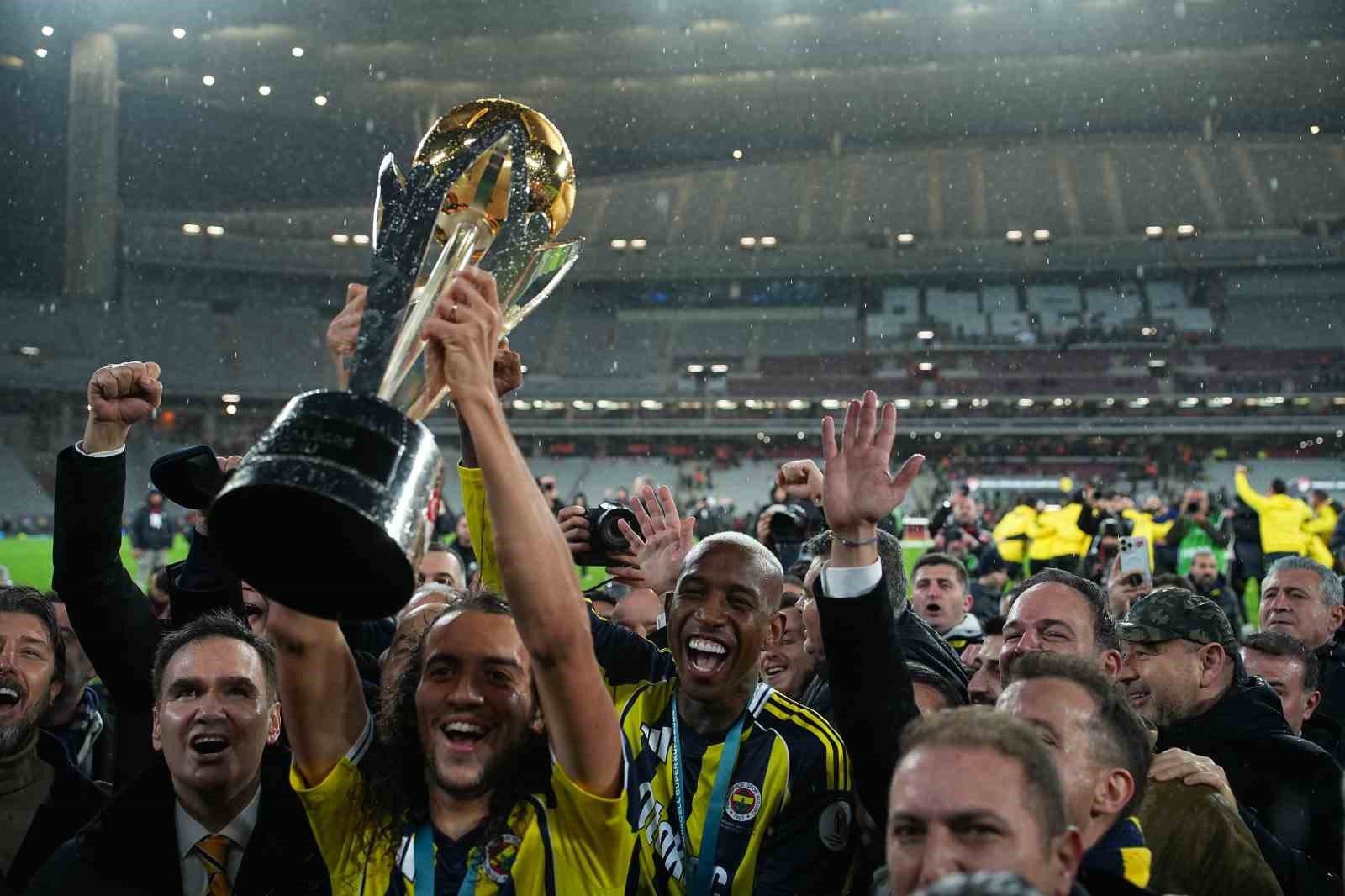 fenerbahce kupayi kaldirdi 67 M6lntjBK