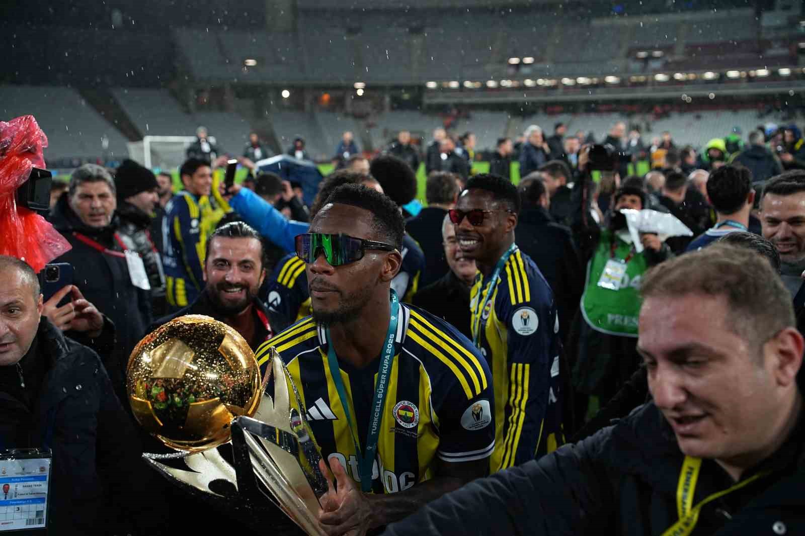 fenerbahce kupayi kaldirdi 70 d22T3nsO