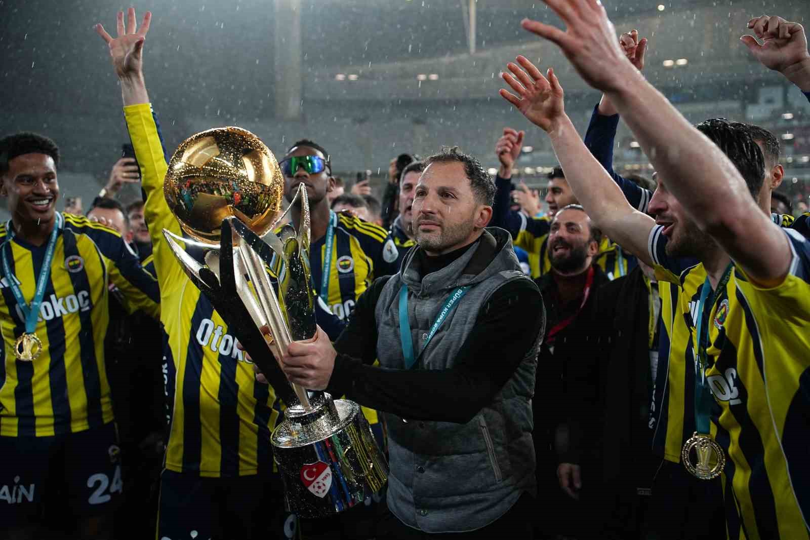 fenerbahce kupayi kaldirdi 74 I7zjssUT