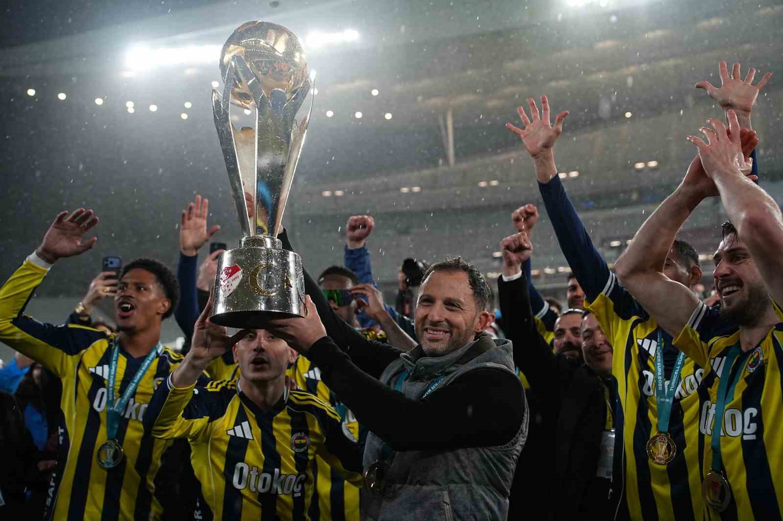 fenerbahce kupayi kaldirdi 75 wDVF2Ojh