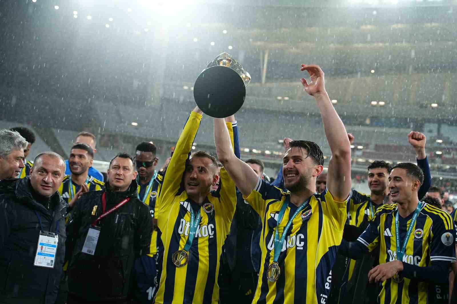 fenerbahce kupayi kaldirdi 80 UhwfjeBu