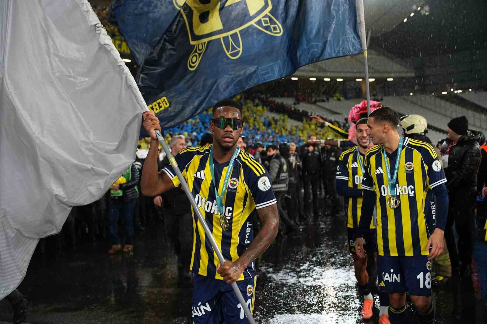 fenerbahce kupayi kaldirdi 82 BPuhXA2W