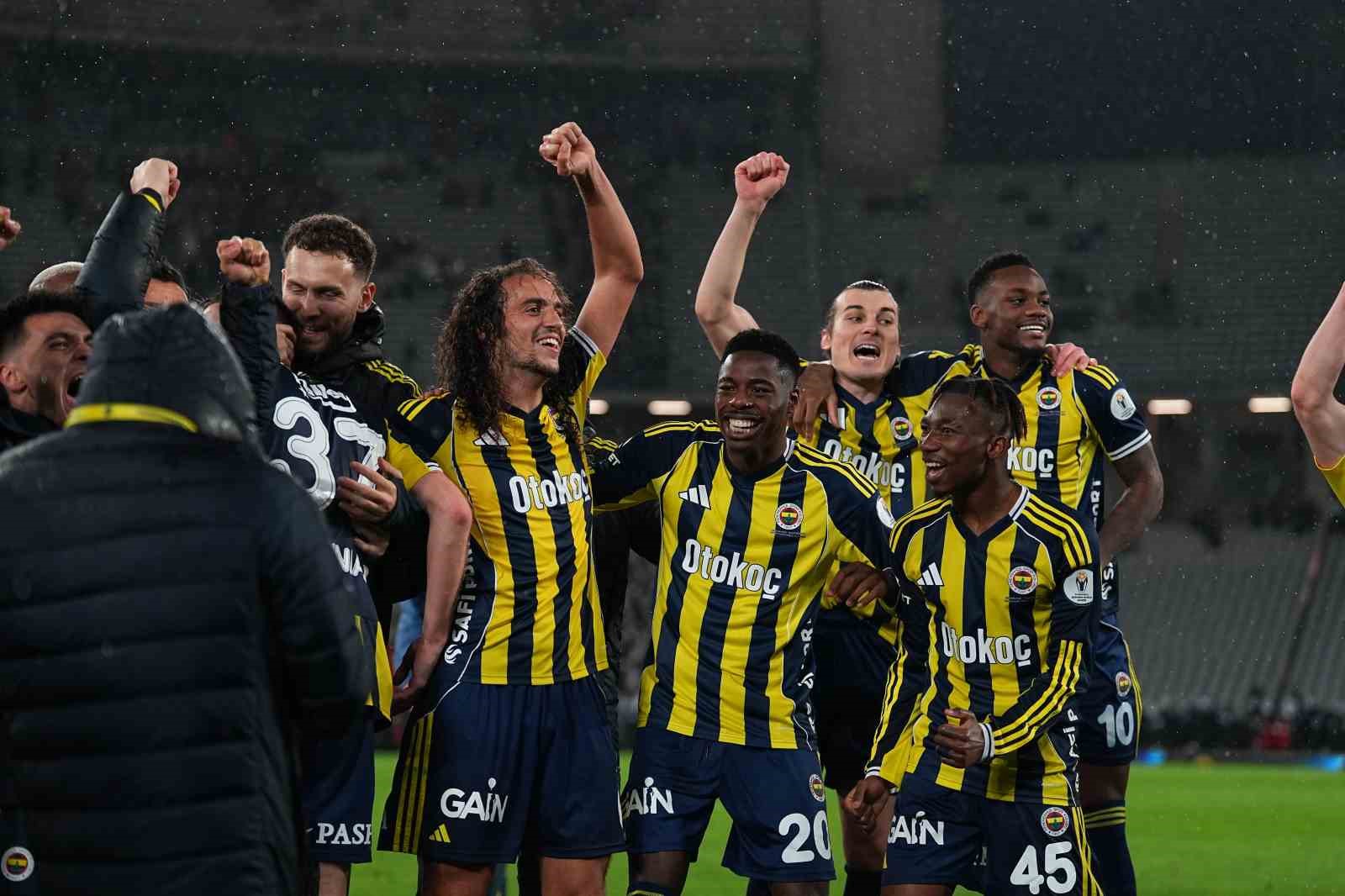 fenerbahce kupayi kaldirdi 93 mn5DIiIq