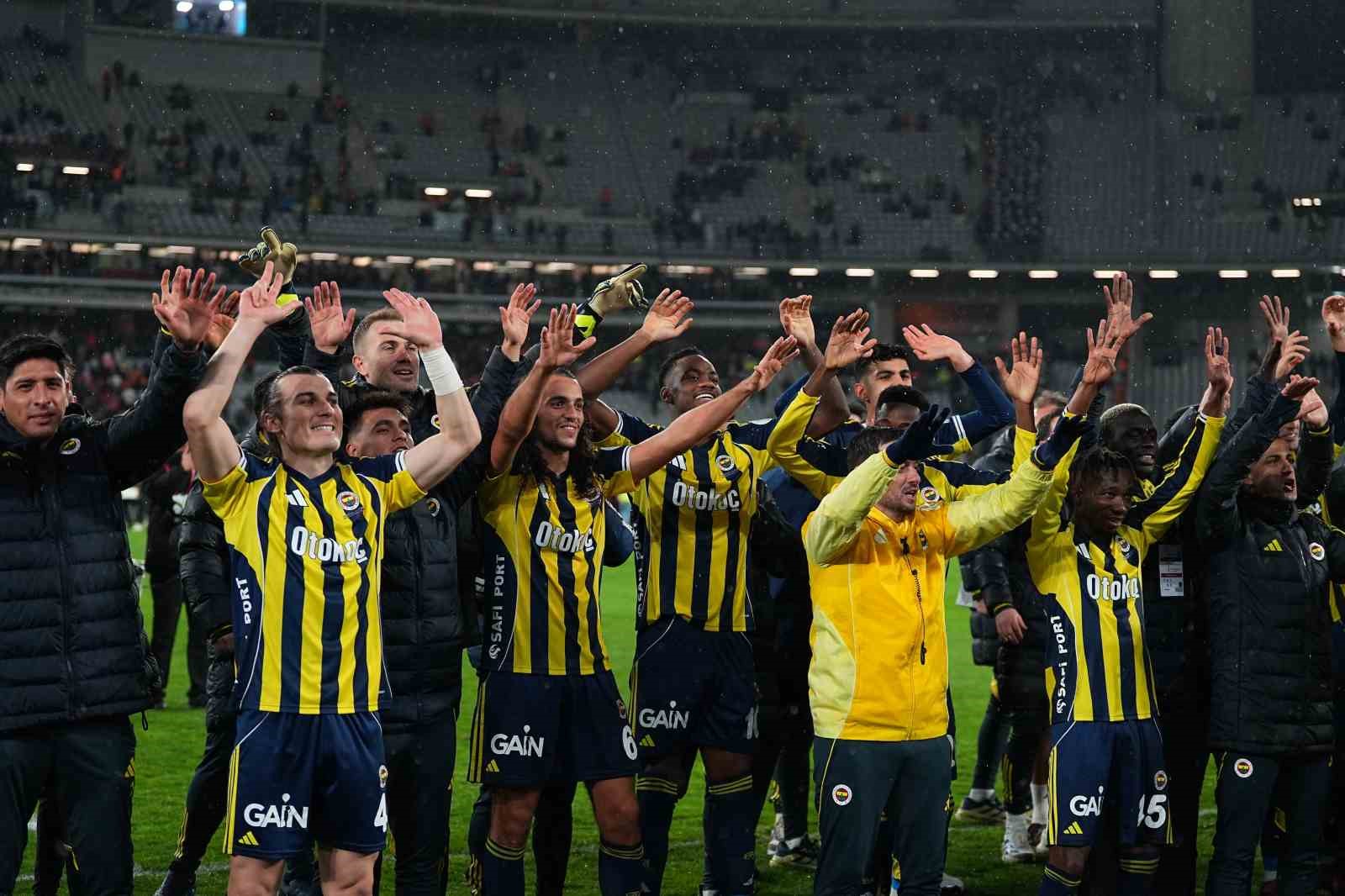 fenerbahce kupayi kaldirdi 97 EfMgWwy6