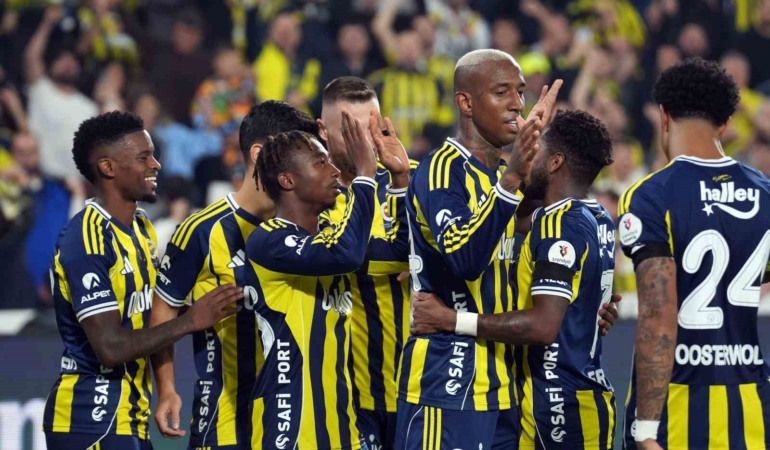 fenerbahce-liderle-arasinda-puan-farkini-1e-indirdi-yqaLVABs.jpg