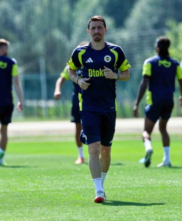 fenerbahce-mert-hakan-yandas-ile-asgari-ucret-uzerinden-sozlesme-imzaladi-IPYBWznt.jpg