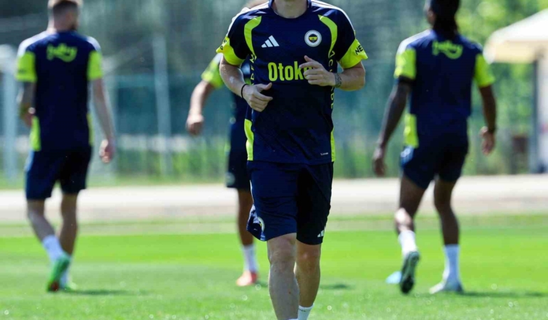fenerbahce-mert-hakan-yandas-ile-asgari-ucret-uzerinden-sozlesme-imzaladi-IPYBWznt.jpg