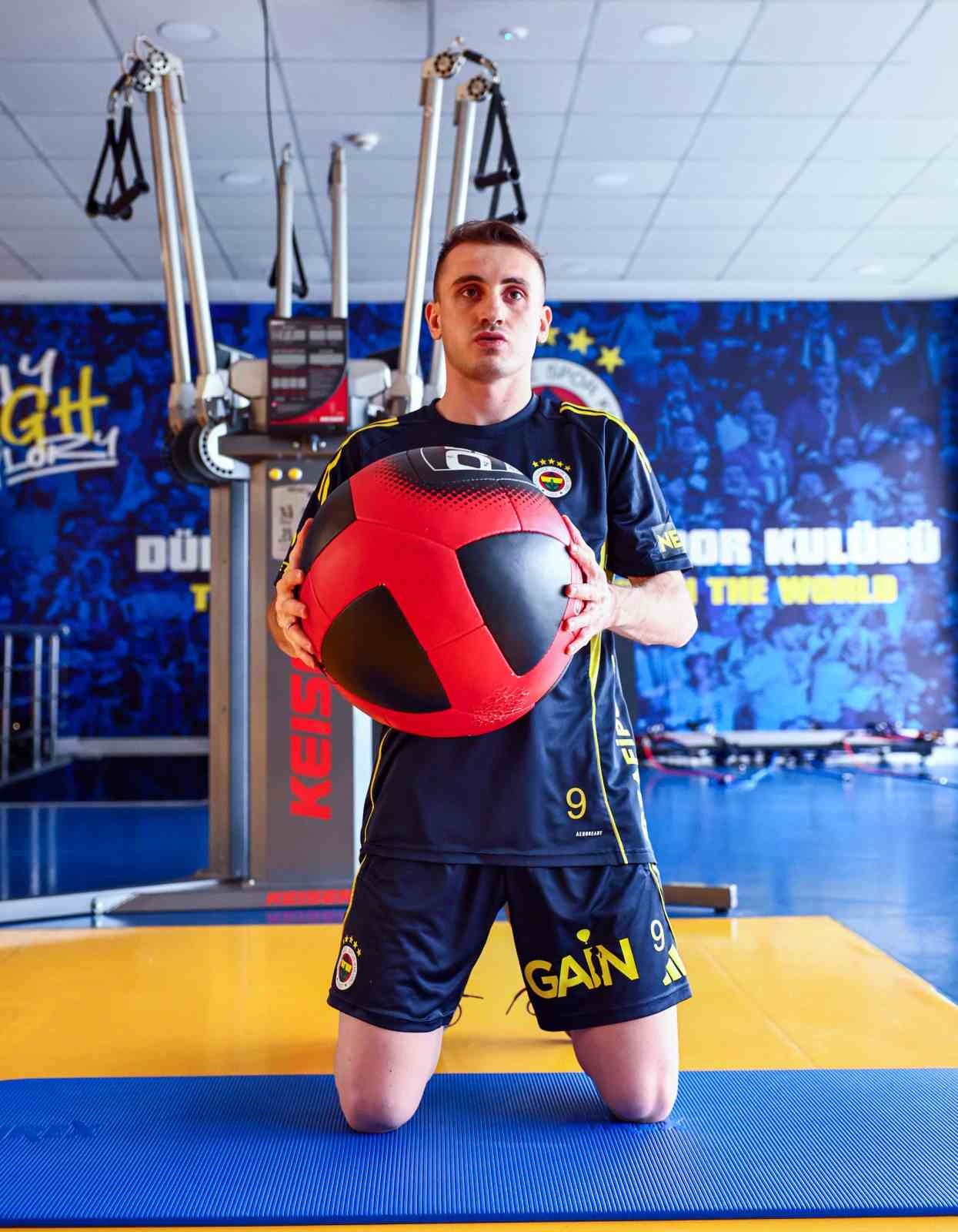 fenerbahce nottingham forest maci hazirliklarina basladi 0 31QnCcRB