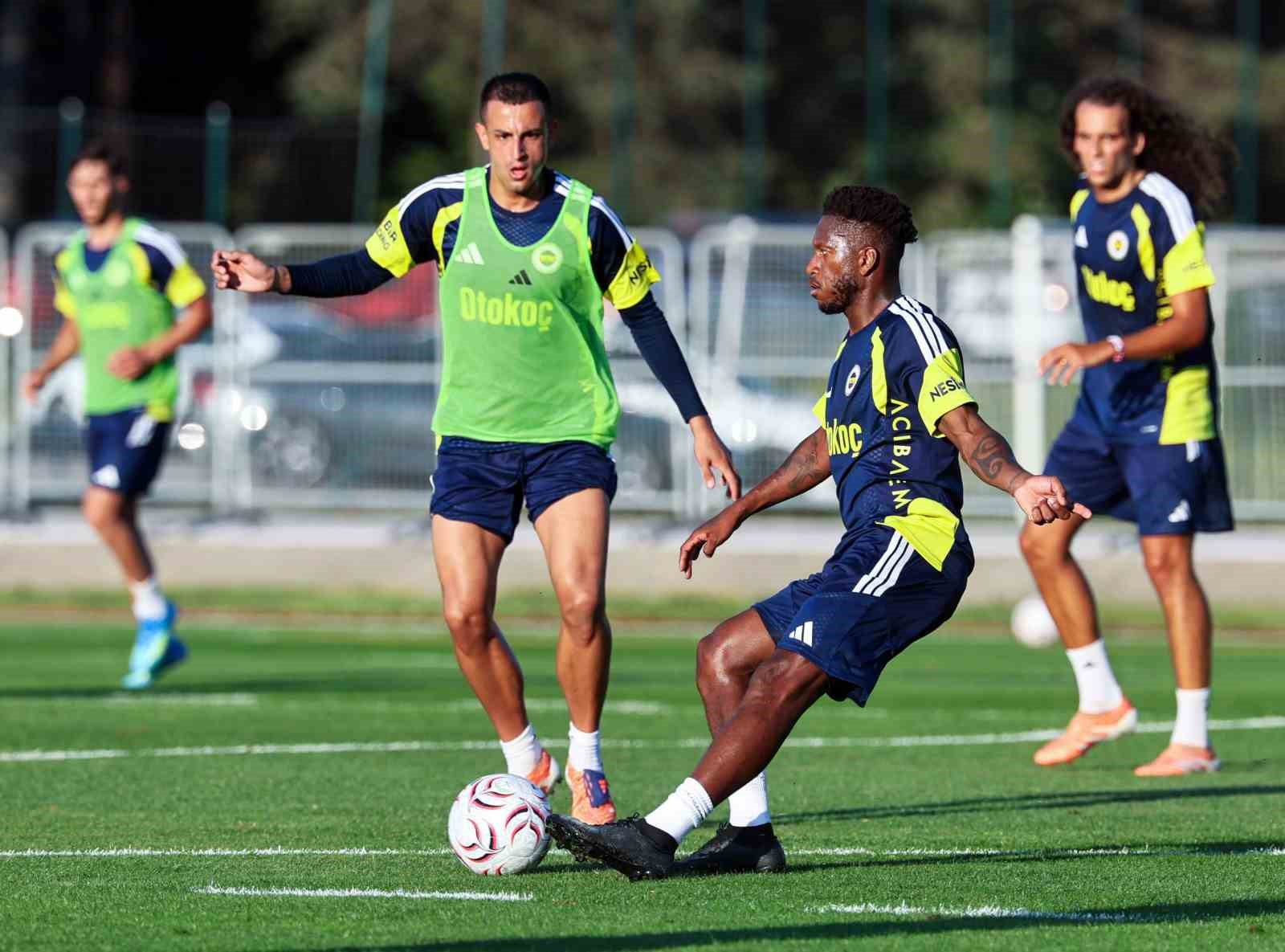 fenerbahce once salonda sonra sahada calisti 3 j4K5TC6V