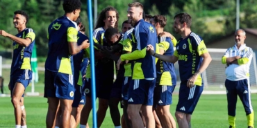 fenerbahce-once-salonda-sonra-sahada-calisti-ZssKBIQj.jpg