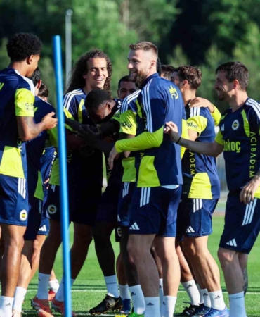 fenerbahce-once-salonda-sonra-sahada-calisti-ZssKBIQj.jpg