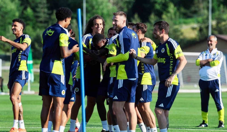 fenerbahce-once-salonda-sonra-sahada-calisti-ZssKBIQj.jpg