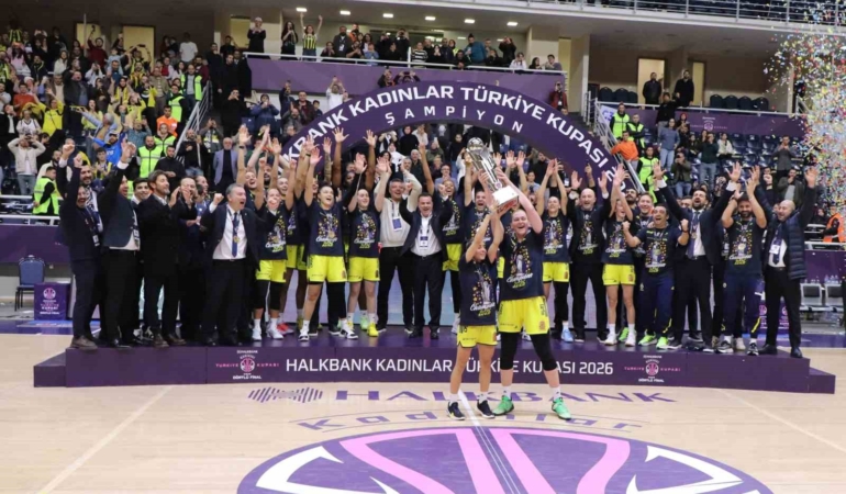 fenerbahce-opet-halkbank-kadinlar-turkiye-kupasinin-sahibi-oldu-PuWFujWD.jpg