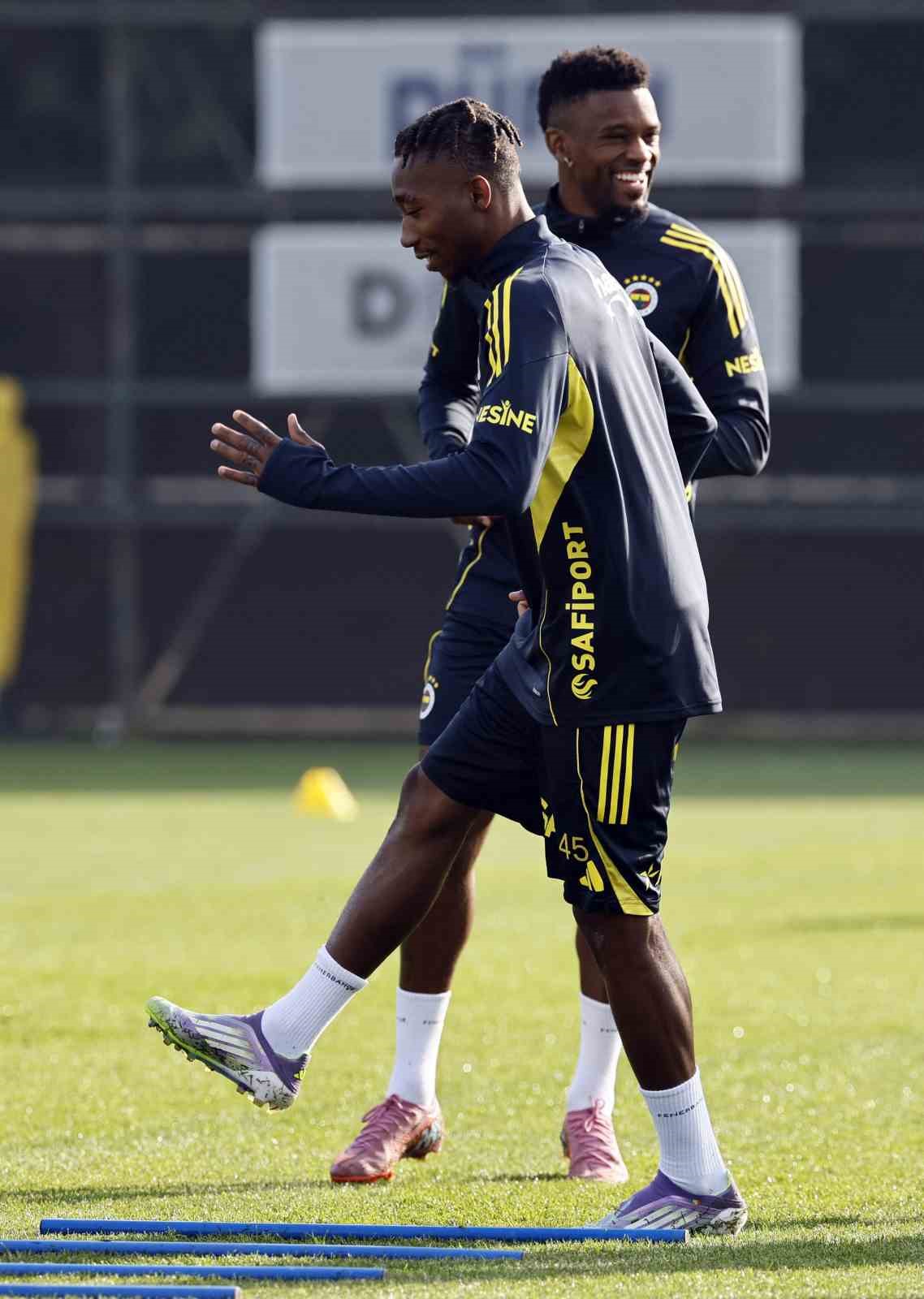 fenerbahce rams basaksehir maci hazirliklarini tamamladi 3 wr6bBQWZ
