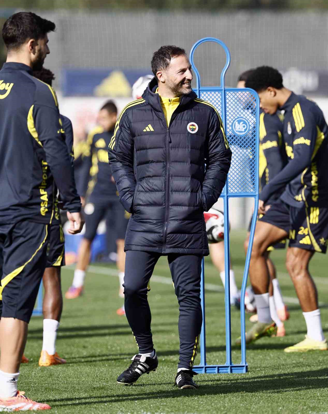 fenerbahce rams basaksehir macinin hazirliklarina basladi 4 A89Rh9GP