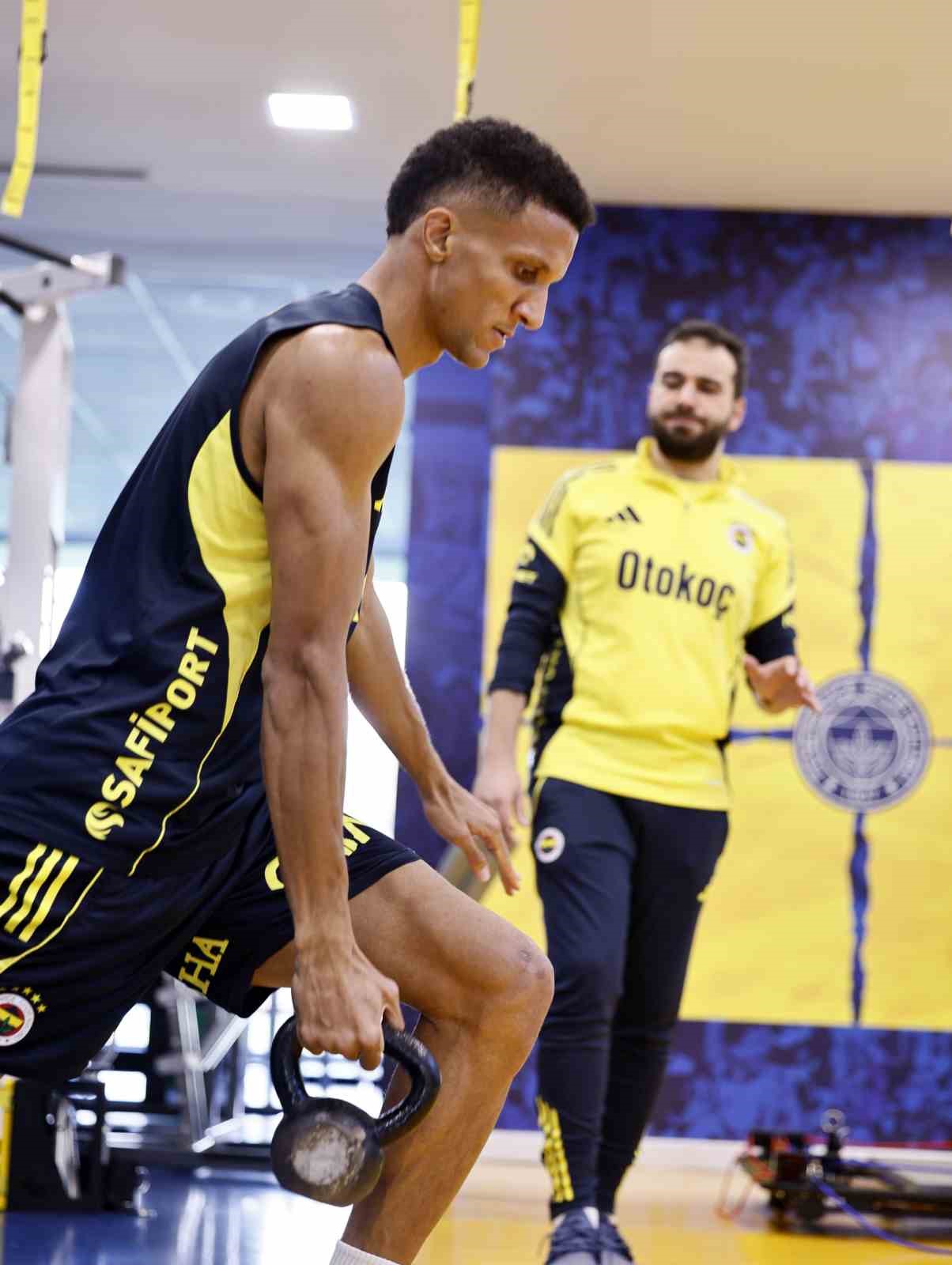 fenerbahce salonda calisti 1 UjPSVEKH