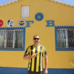 fenerbahce-sevgisi-neredeyse-yuvasini-yikiyordu-5MQzEHDD.jpg
