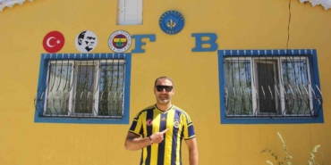 fenerbahce-sevgisi-neredeyse-yuvasini-yikiyordu-5MQzEHDD.jpg