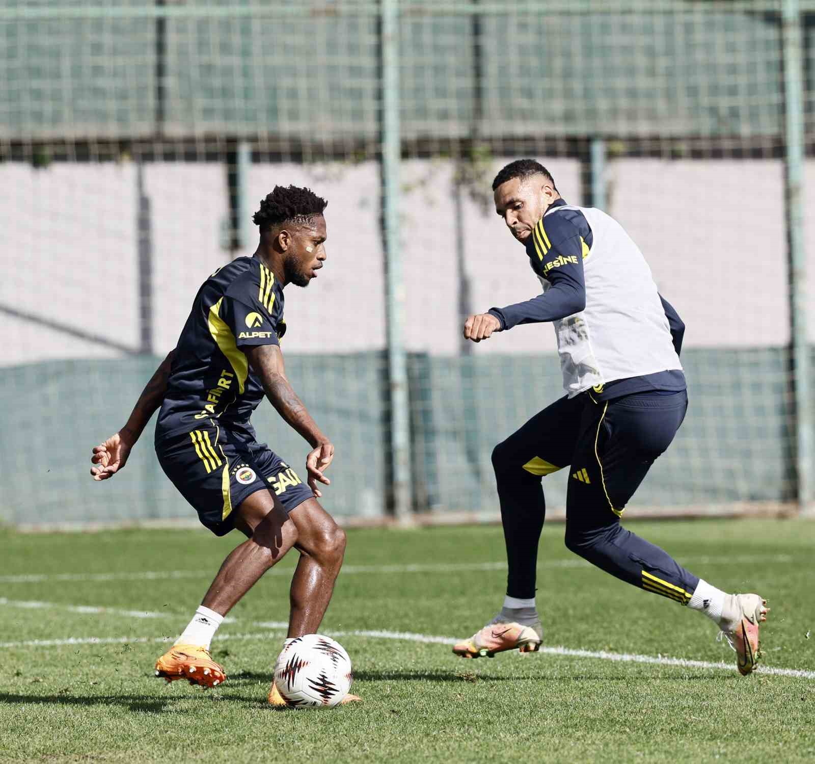 fenerbahce stuttgart maci hazirliklarina basladi 3 6iPun2gA