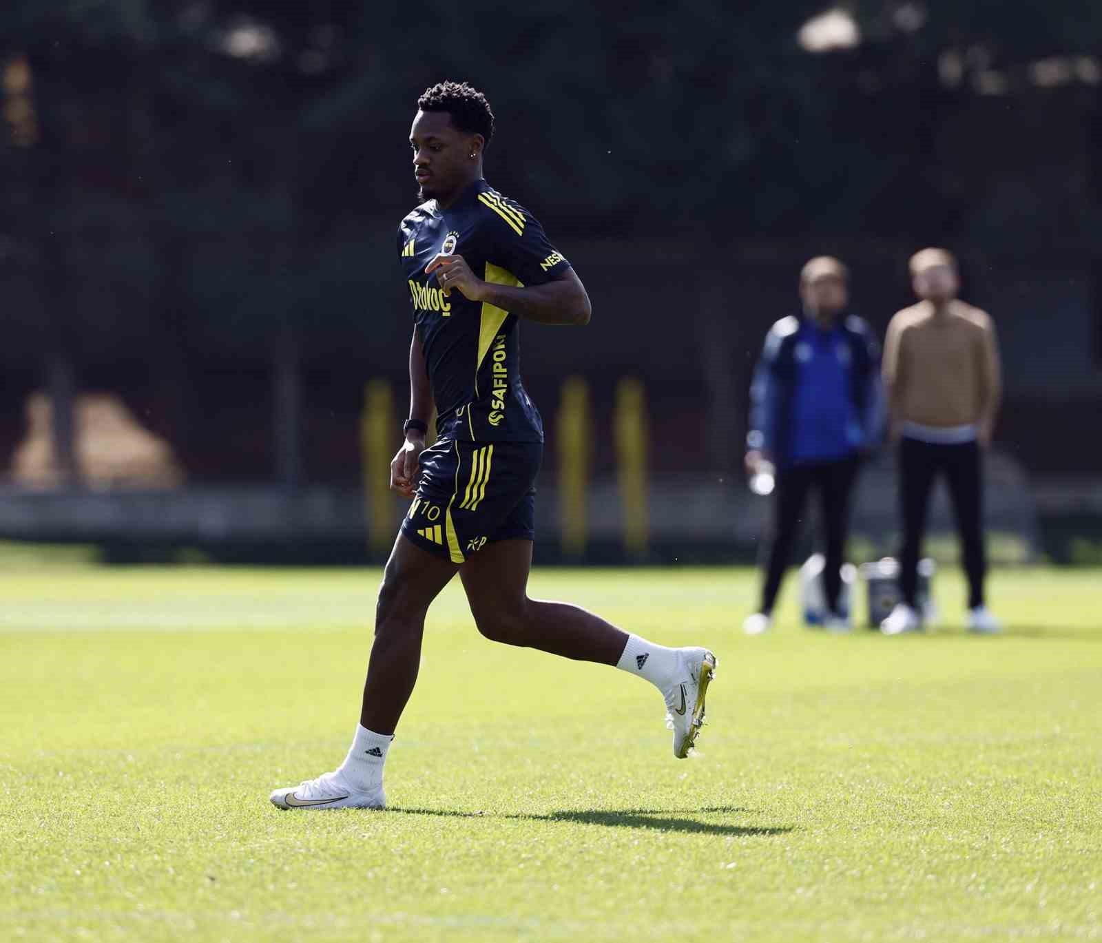fenerbahce stuttgart maci hazirliklarina basladi 4 hRGTbbpN