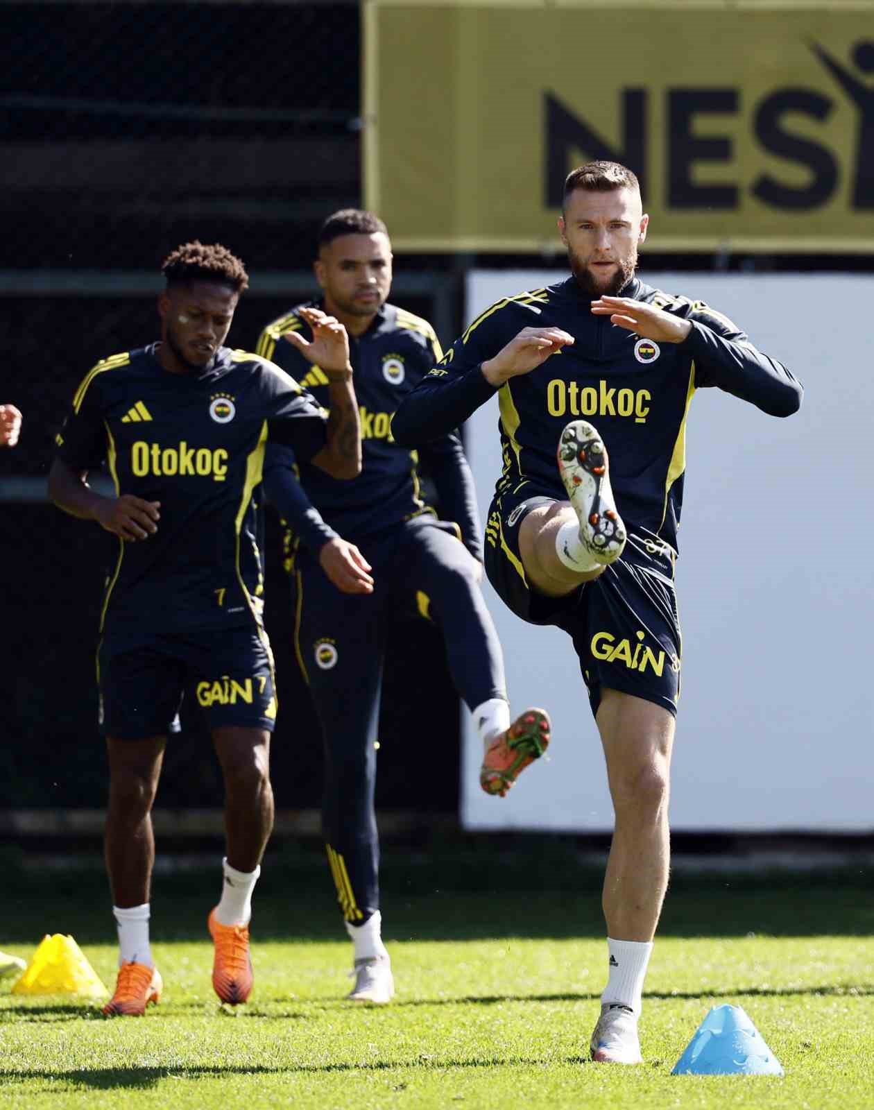 fenerbahce stuttgart maci hazirliklarina basladi 6 lOWCdVW7