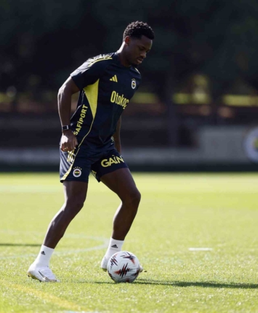 fenerbahce-stuttgart-maci-hazirliklarina-basladi-vOitpBpm.jpg
