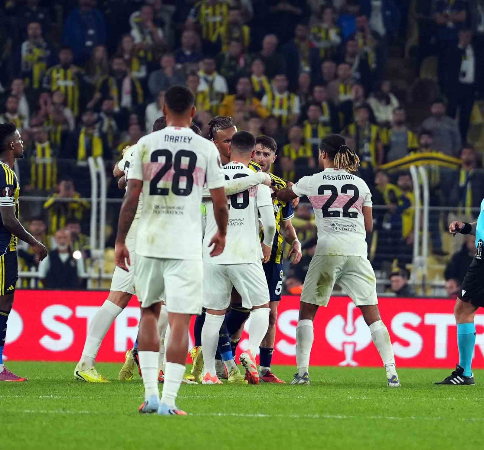 Fenerbahçe- Stuttgart maçında son düdük çaldı, ortalık karıştı 5 fenerbahce stuttgart macinda son duduk caldi ortalik karisti 1 wWB291V3