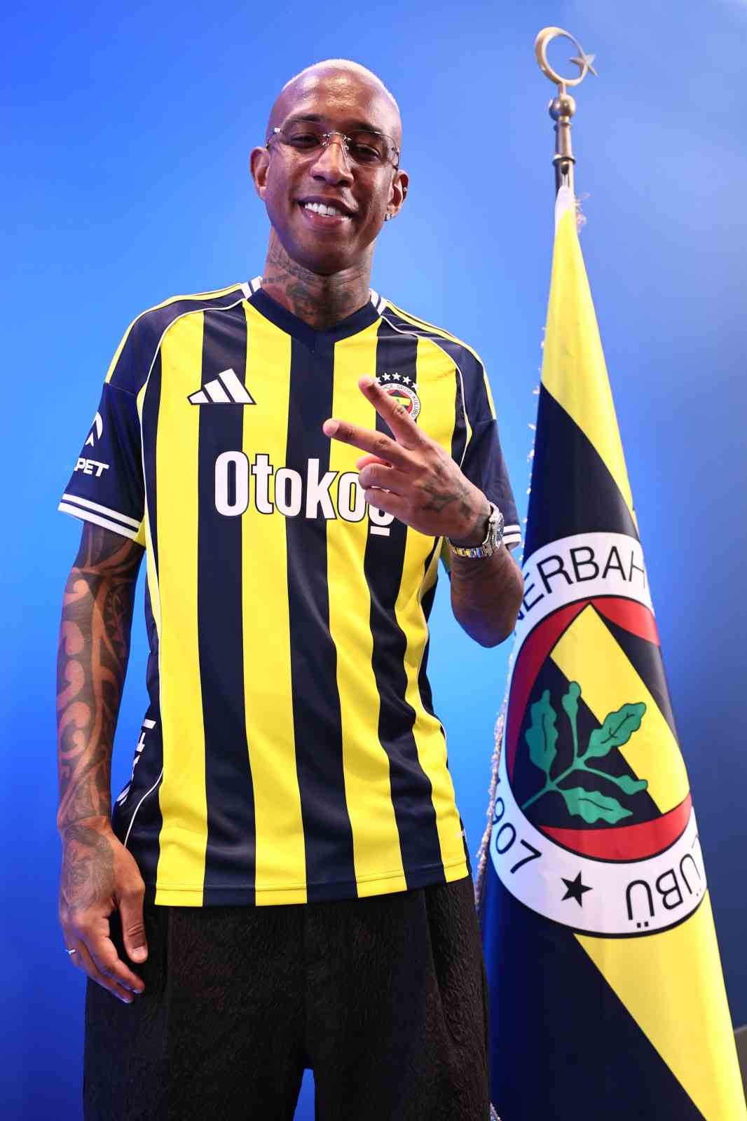 fenerbahce taliscanin sozlesmesini 2 yil uzatti 2 n49gqCbC