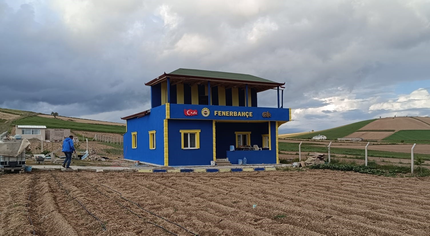 fenerbahce taraftari hayalini kurdugu evi yapti 0