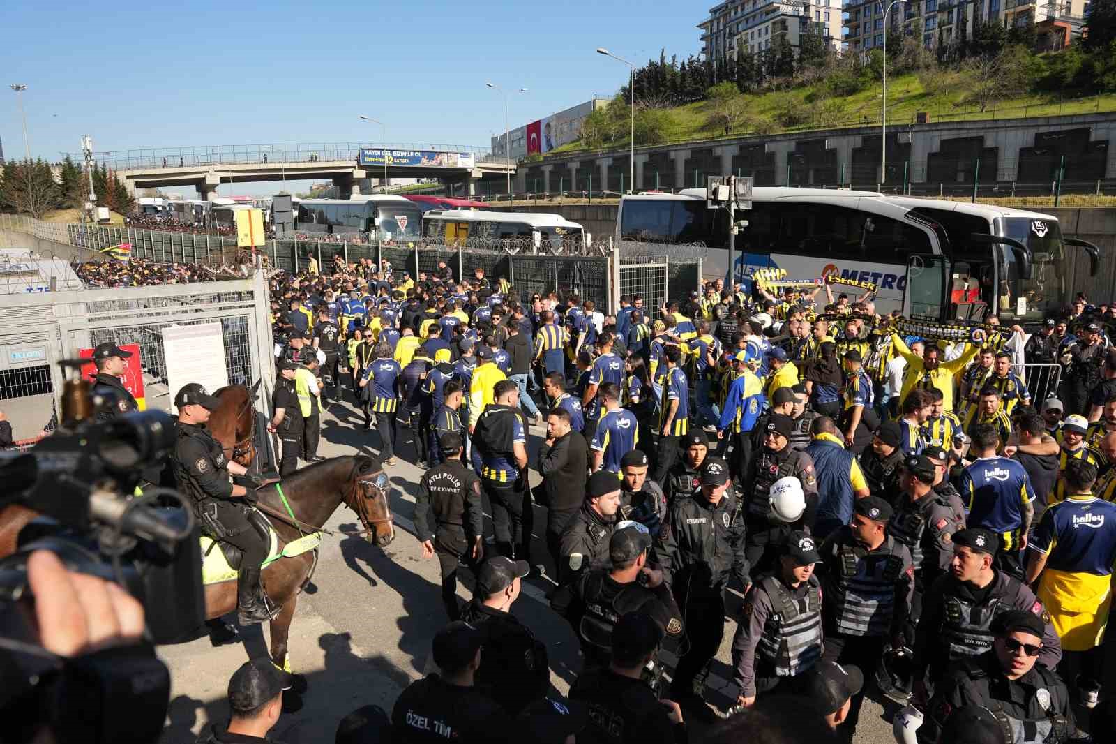 fenerbahce taraftari rams parka ulasti 1 73iDHdsD