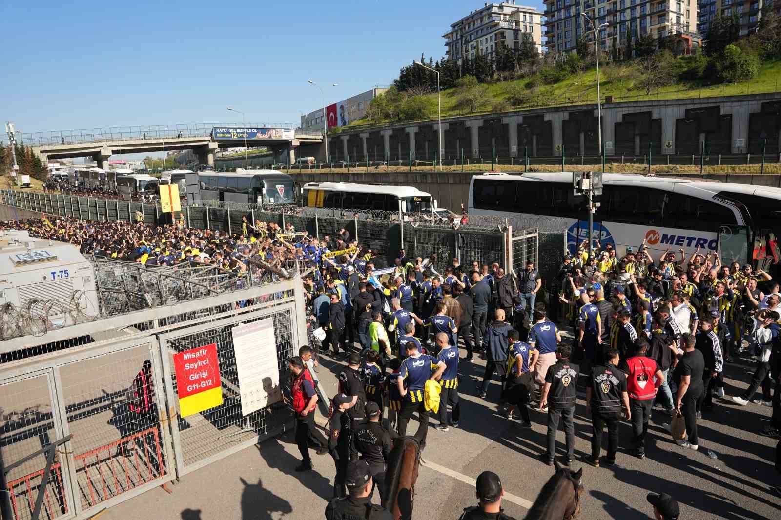 fenerbahce taraftari rams parka ulasti 3 uvBGPRnM