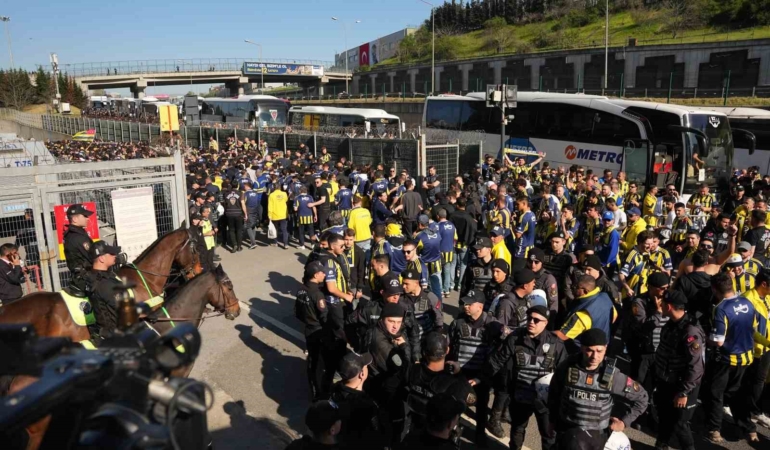 fenerbahce-taraftari-rams-parka-ulasti-tSx4lO2c.jpg