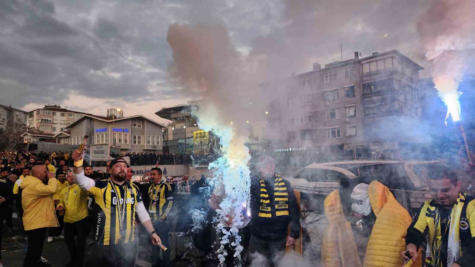 fenerbahce taraftarindan derbiye yogun ilgi 2 5EhkOOBY