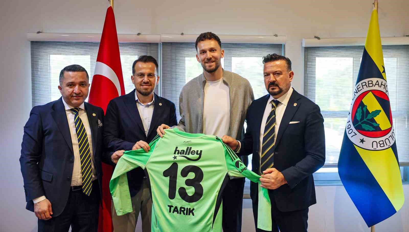 fenerbahce tarik cetin ile 3 yillik sozlesme imzaladi 0 IfbW3v94