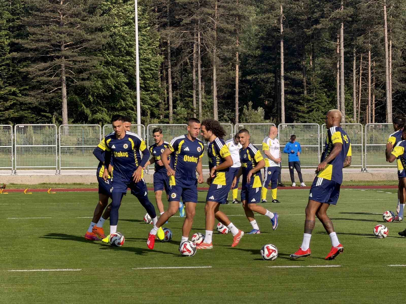 fenerbahce topuk yaylasindaki ilk antrenmanini yapti 0