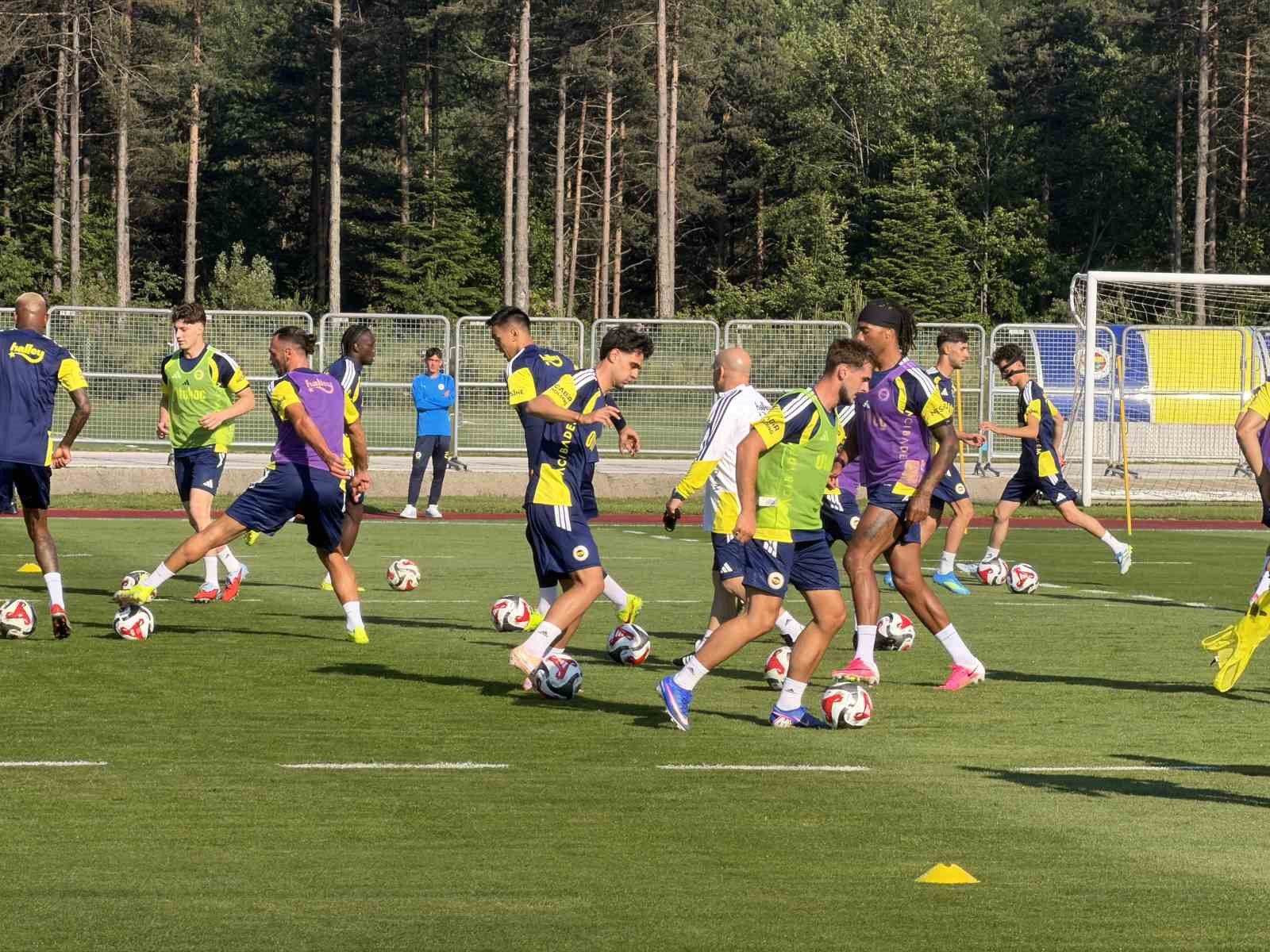 fenerbahce topuk yaylasindaki ilk antrenmanini yapti 12