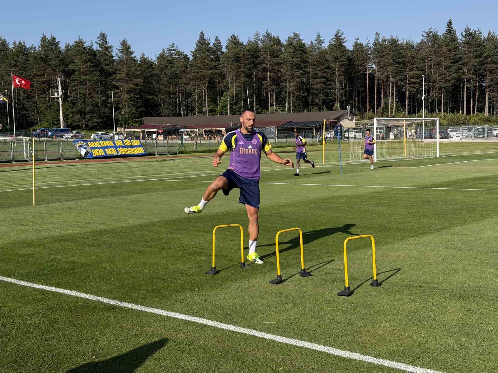 fenerbahce topuk yaylasindaki ilk antrenmanini yapti 15 kpzUkmW9
