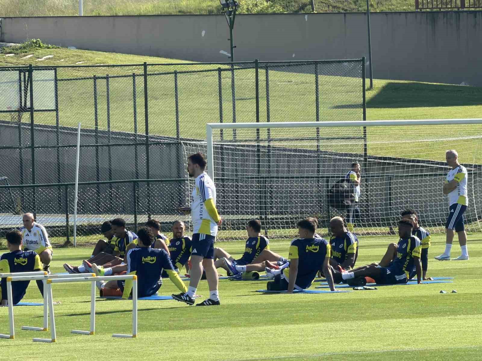 fenerbahce topuk yaylasindaki ilk antrenmanini yapti 2 87OR7UBf