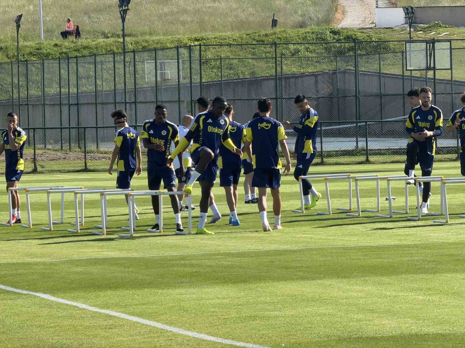 fenerbahce topuk yaylasindaki ilk antrenmanini yapti 3 mJIcYQBO