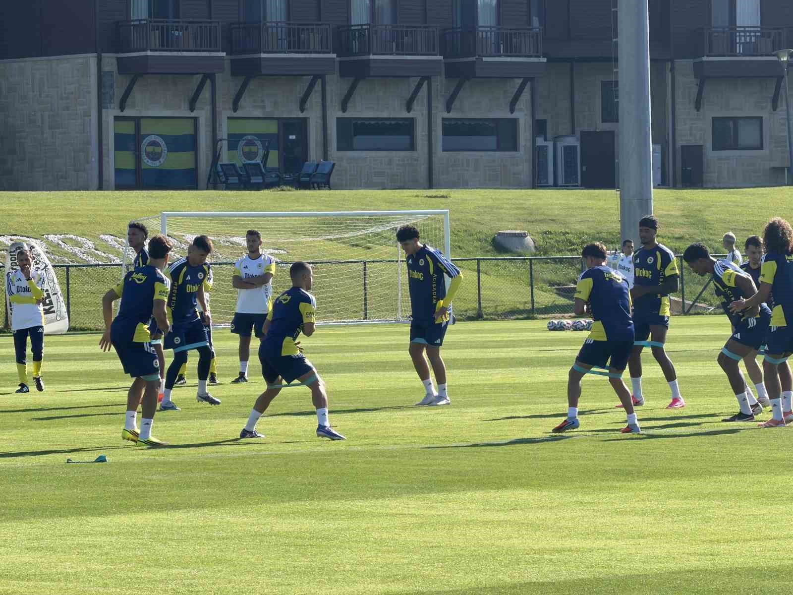 fenerbahce topuk yaylasindaki ilk antrenmanini yapti 4 7rwTmXVn