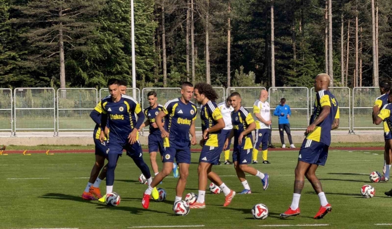 fenerbahce-topuk-yaylasindaki-ilk-antrenmanini-yapti-SZMwivXl.jpg
