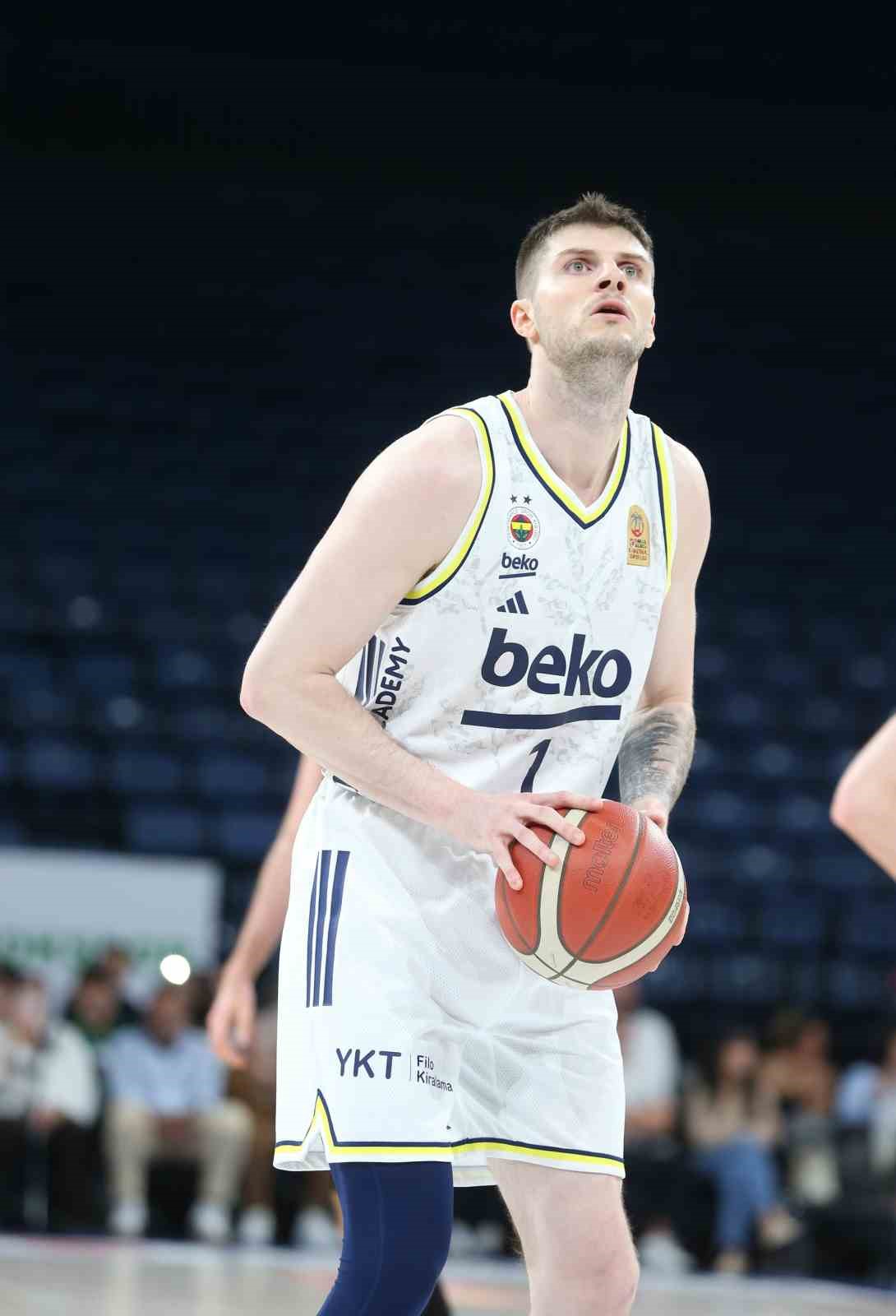 fenerbahce yari finalde 4