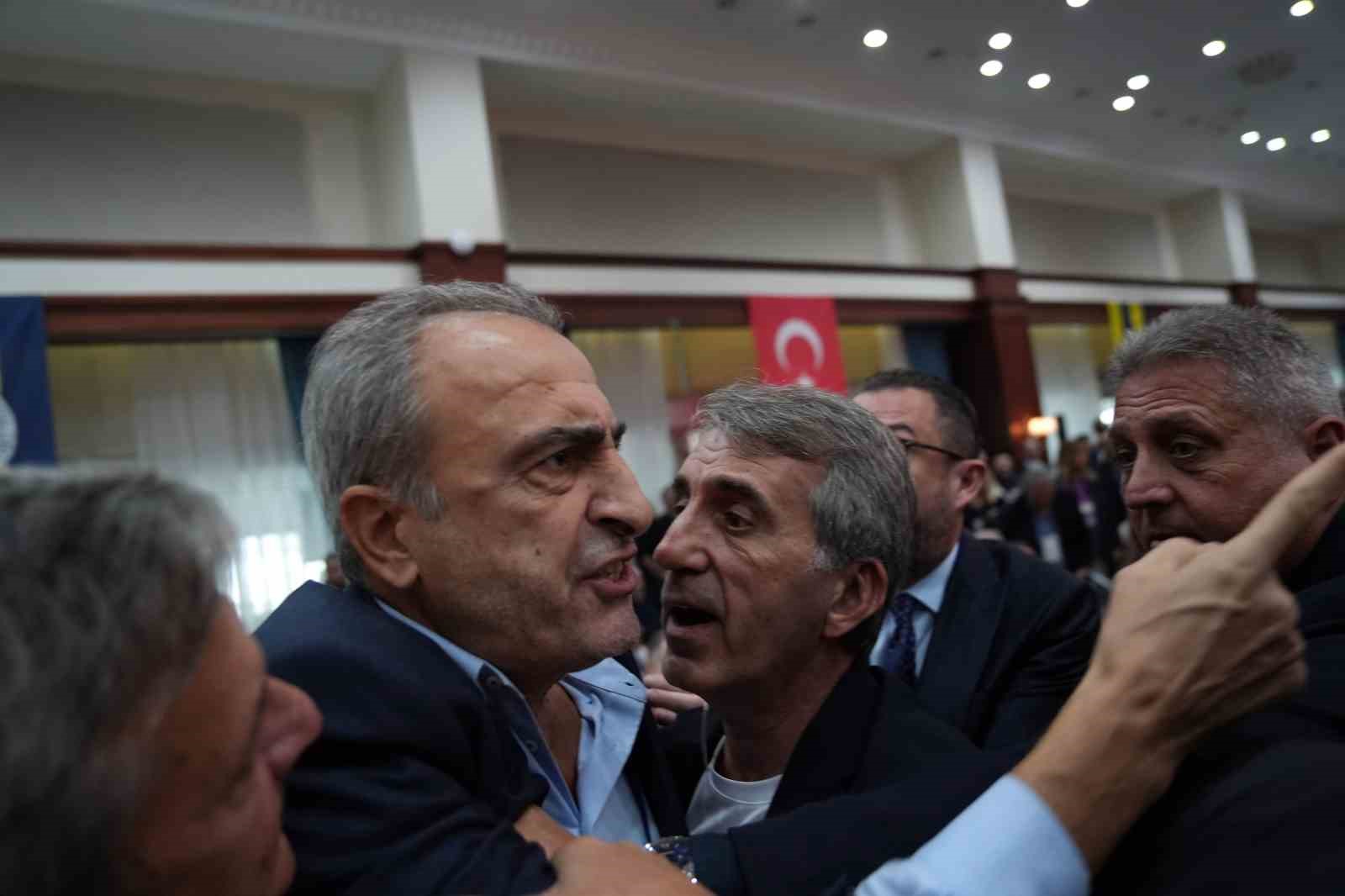 Fenerbahçe Yüksek Divan Kurulu Toplantısı’nda gerginlik 5 fenerbahce yuksek divan kurulu toplantisinda gerginlik 1 C8G9jk4j