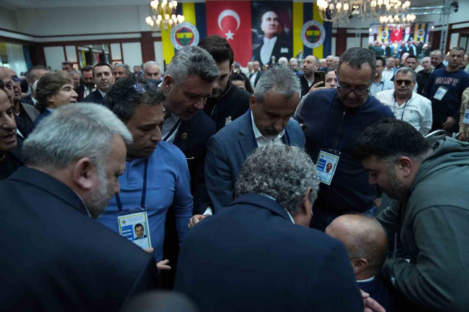 Fenerbahçe Yüksek Divan Kurulu Toplantısı’nda gerginlik 14 fenerbahce yuksek divan kurulu toplantisinda gerginlik 10 zezl6hlp