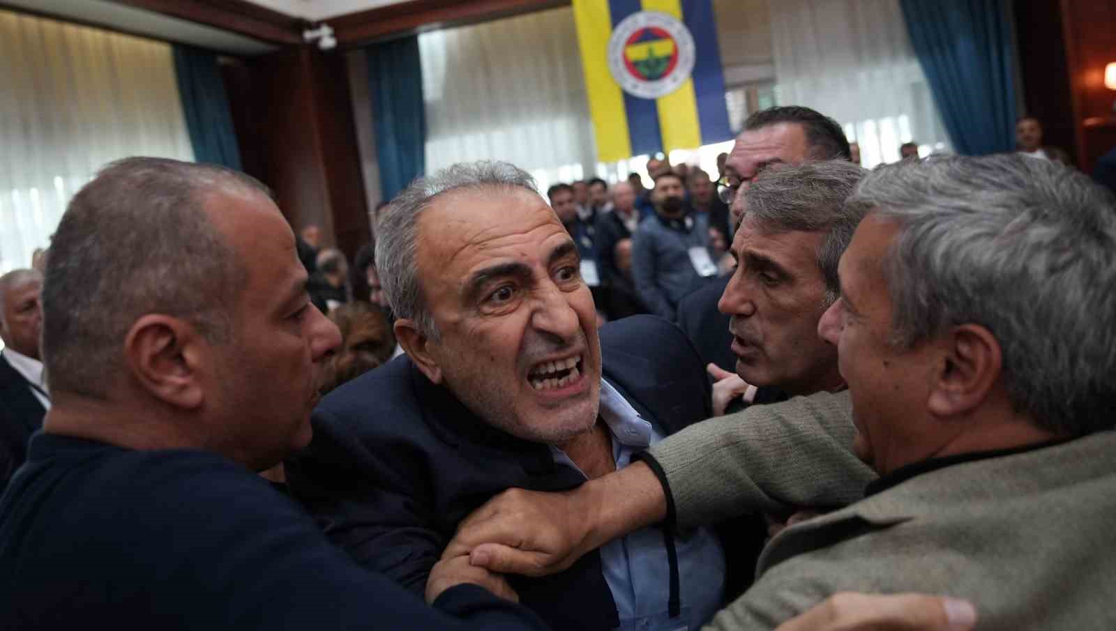 Fenerbahçe Yüksek Divan Kurulu Toplantısı’nda gerginlik 7 fenerbahce yuksek divan kurulu toplantisinda gerginlik 3 lEY7vuP7