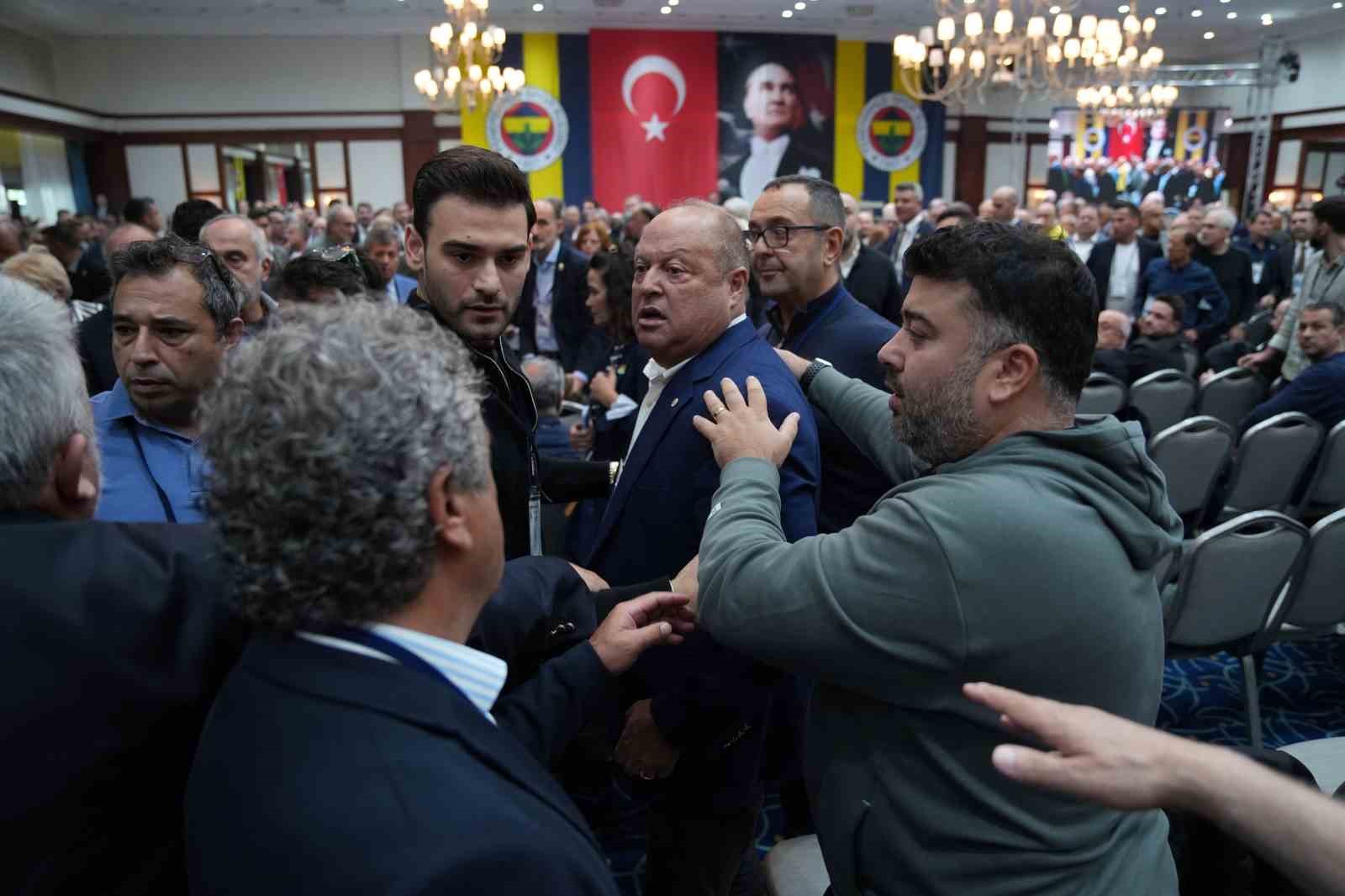 Fenerbahçe Yüksek Divan Kurulu Toplantısı’nda gerginlik 10 fenerbahce yuksek divan kurulu toplantisinda gerginlik 6 JfVAFLEQ