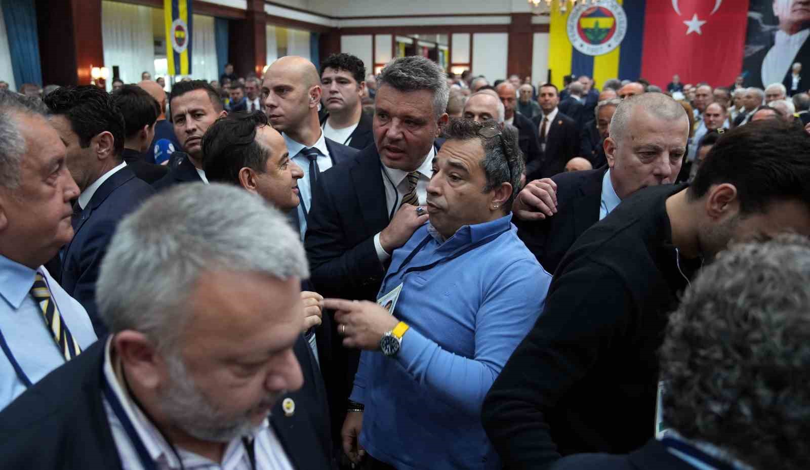 Fenerbahçe Yüksek Divan Kurulu Toplantısı’nda gerginlik 12 fenerbahce yuksek divan kurulu toplantisinda gerginlik 8 LvB1bTUv