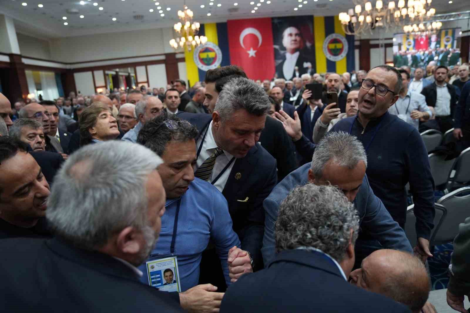 Fenerbahçe Yüksek Divan Kurulu Toplantısı’nda gerginlik 13 fenerbahce yuksek divan kurulu toplantisinda gerginlik 9